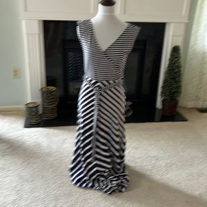 Talbots small sleeveless maxi dress with belt. Navy and white V neck size small